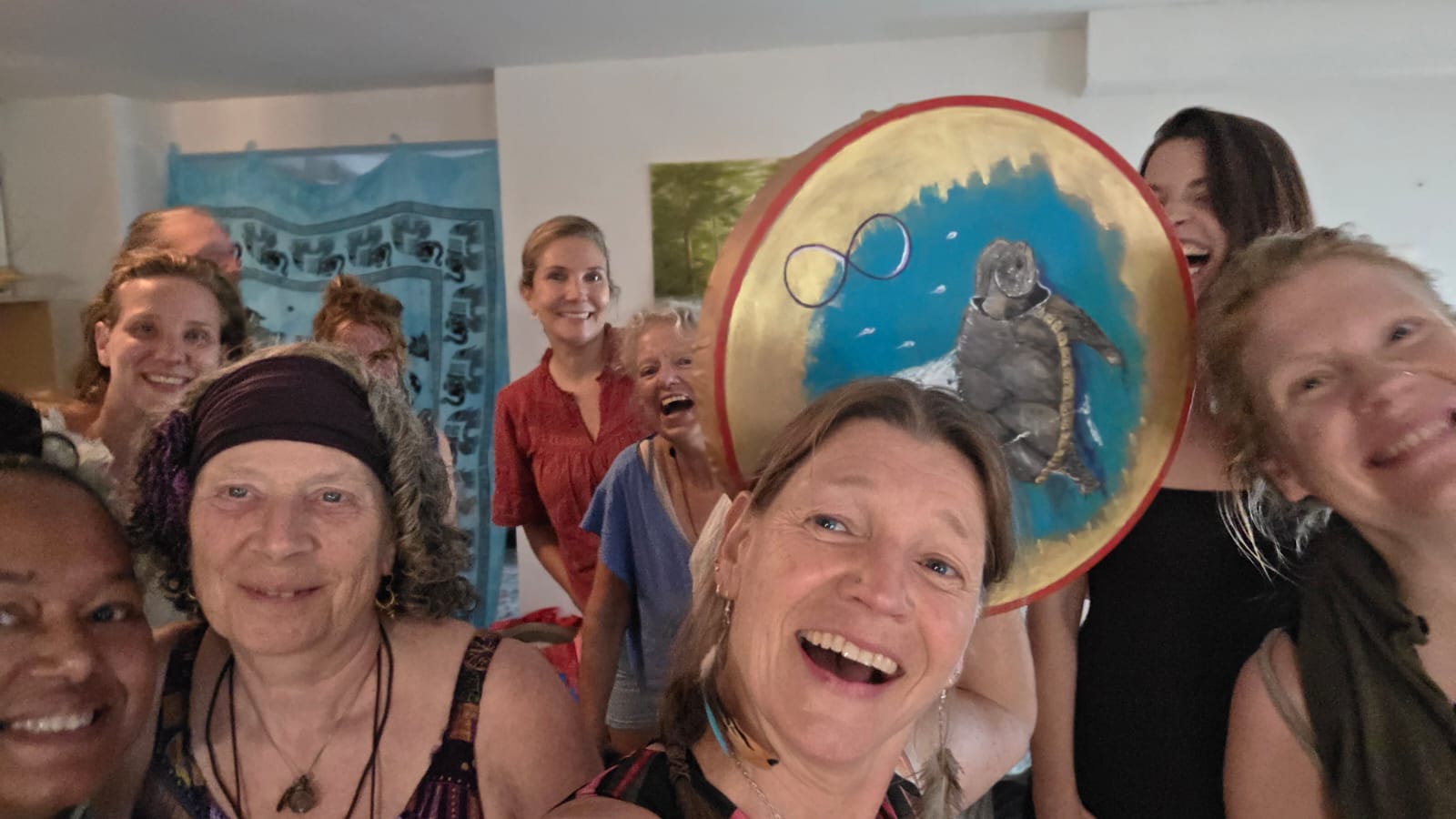 Wolftanzerin drumcircle with the peacedrum